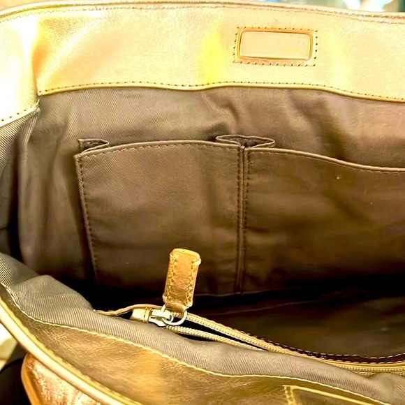 NWOT Calvin Klein gold metallic shoulder bag size large. - Picture 8 of 12